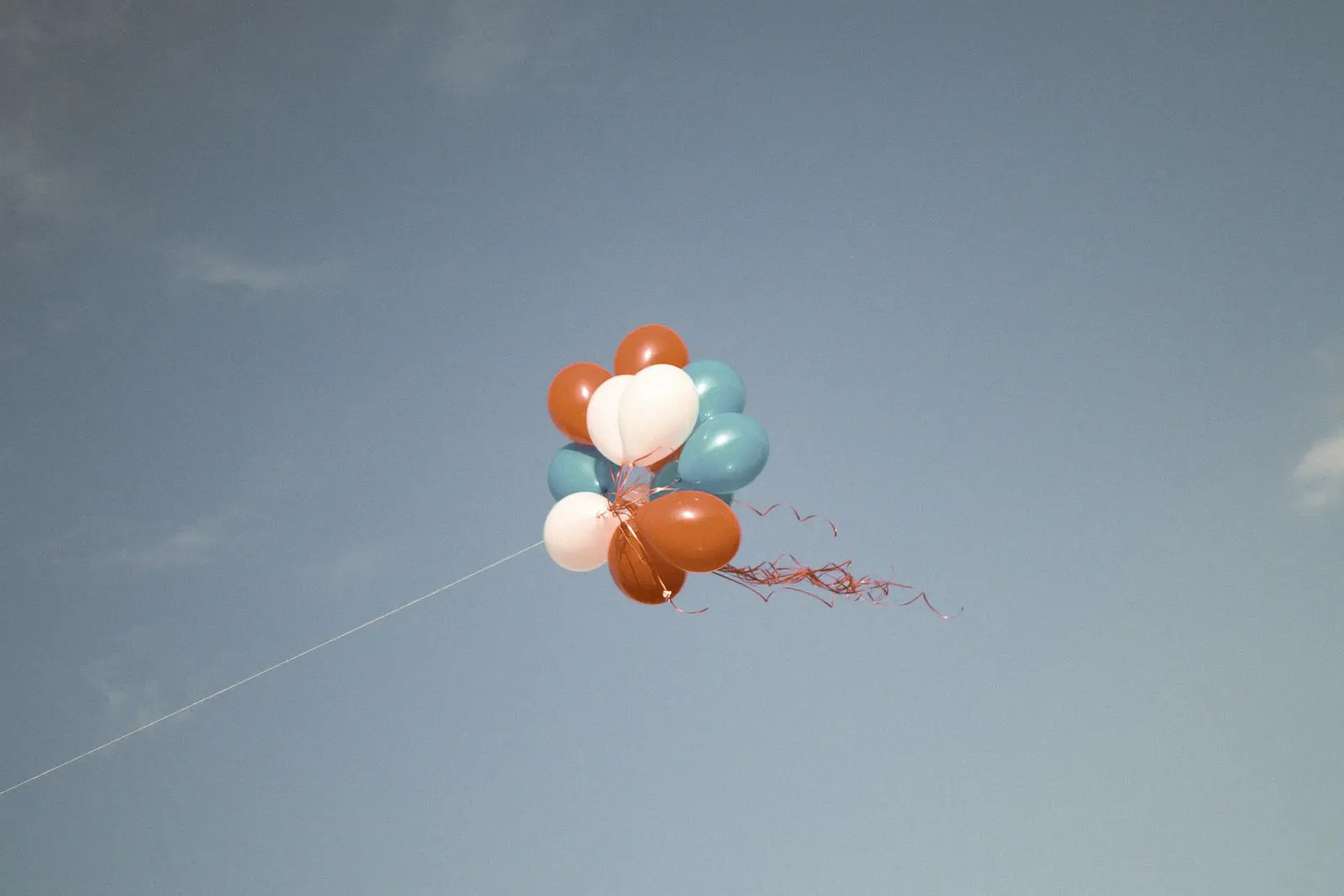 Heliumflasche zum Ballongas kaufen für bunte Luftballons
