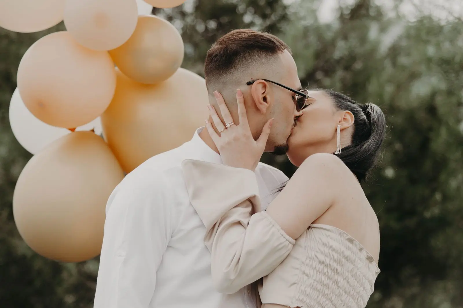Schlaff hängende Ballons als Beispiel für einen Planungsfehler bei Luftballons zur Hochzeit